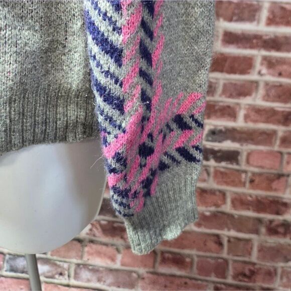 Jun & Ivy Plaid Knit Sweater – Women’s Size Medium – Gray & Pink – Crew Neck - Picture 3 of 7